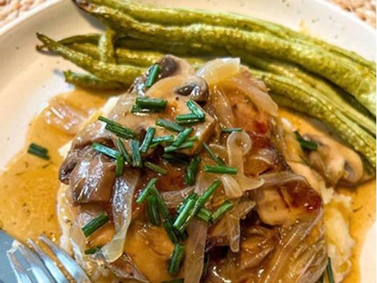 Greensbury boneless organic pork chops mushroom onion gravy recipe